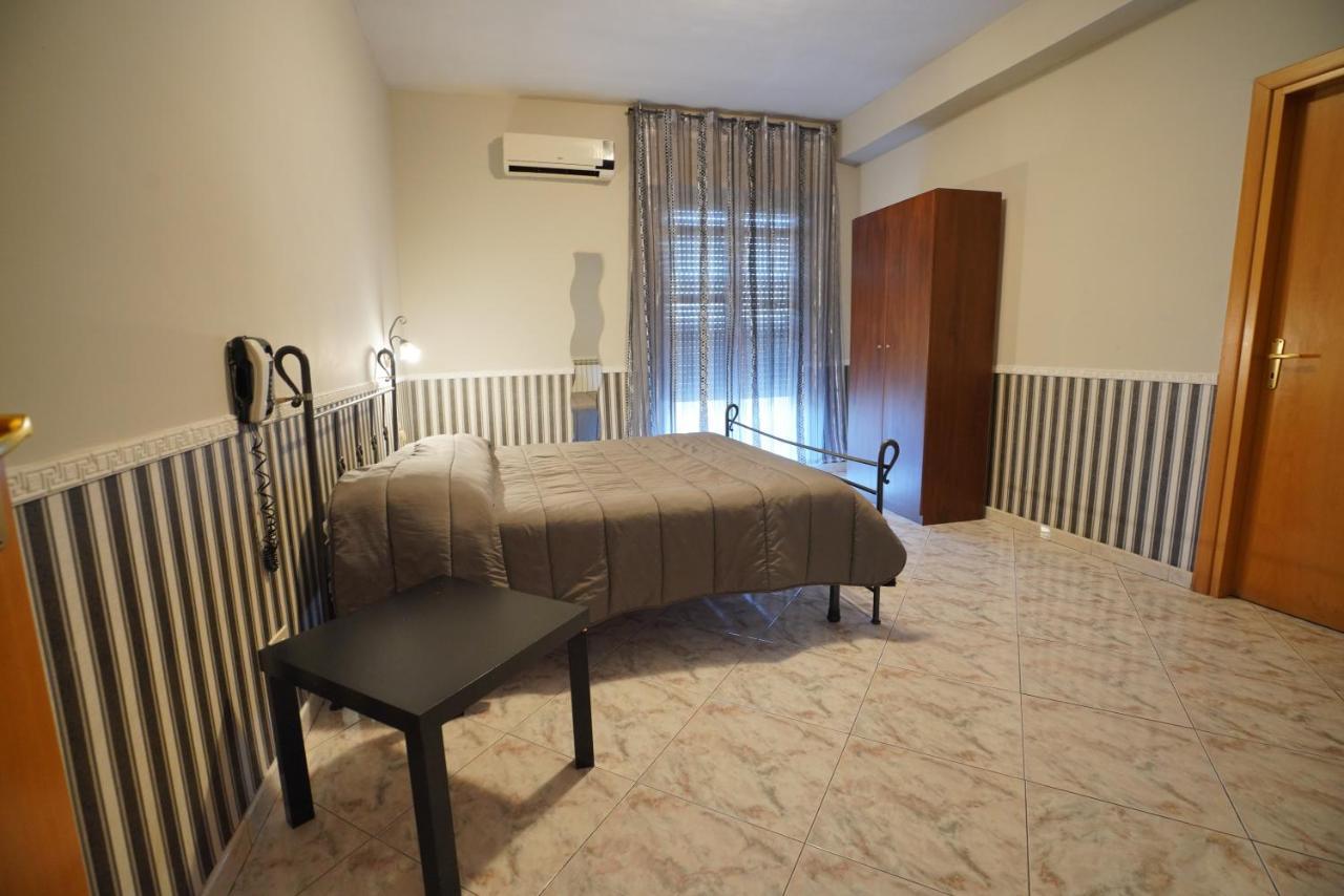 Hotel Stefany Лаго Патрия Екстериор снимка