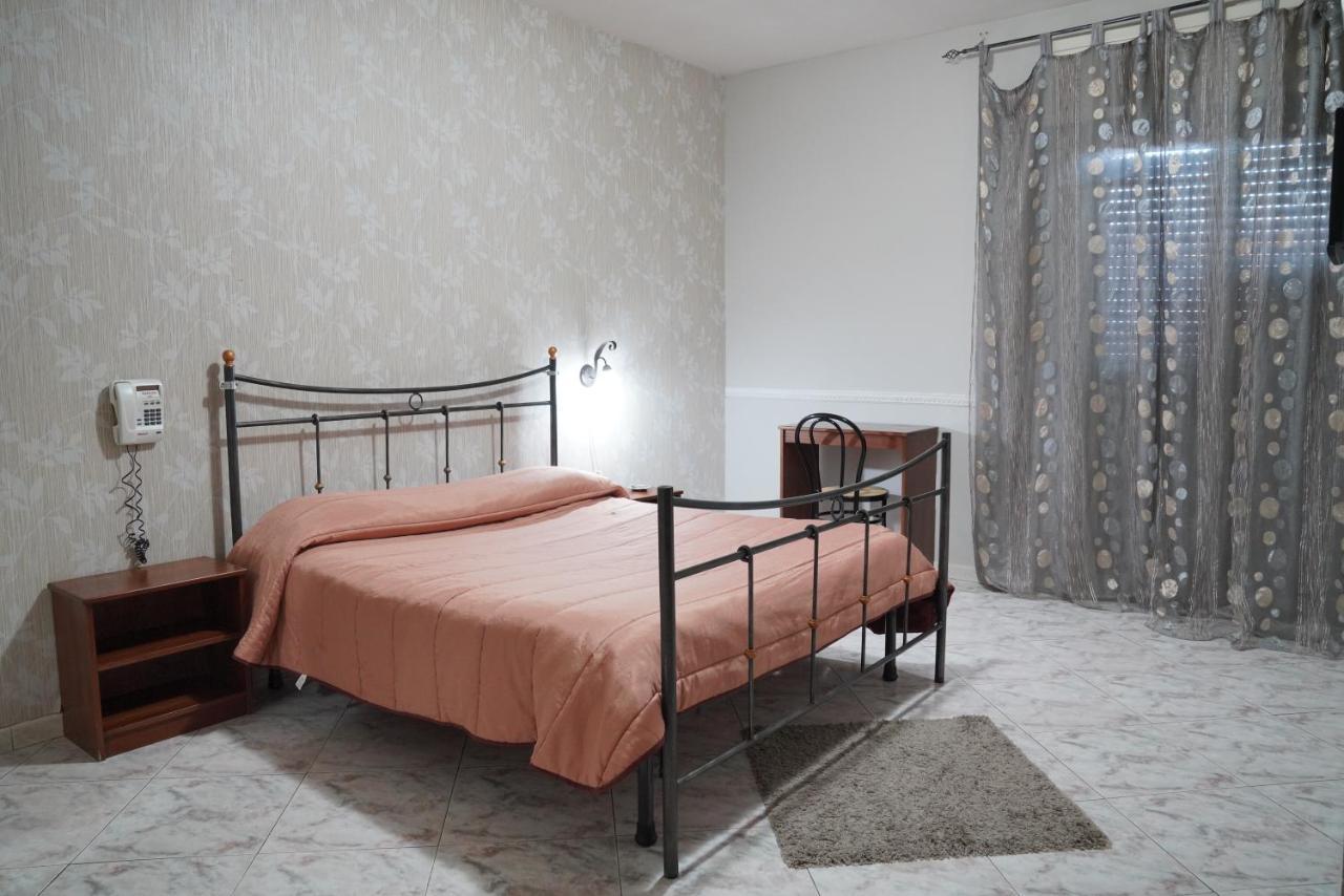 Hotel Stefany Лаго Патрия Екстериор снимка