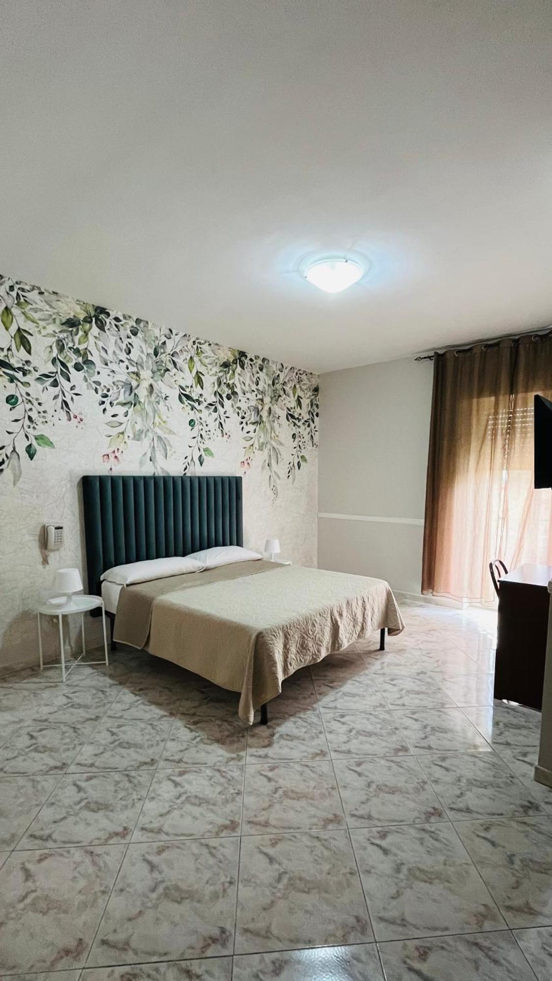 Hotel Stefany Лаго Патрия Екстериор снимка
