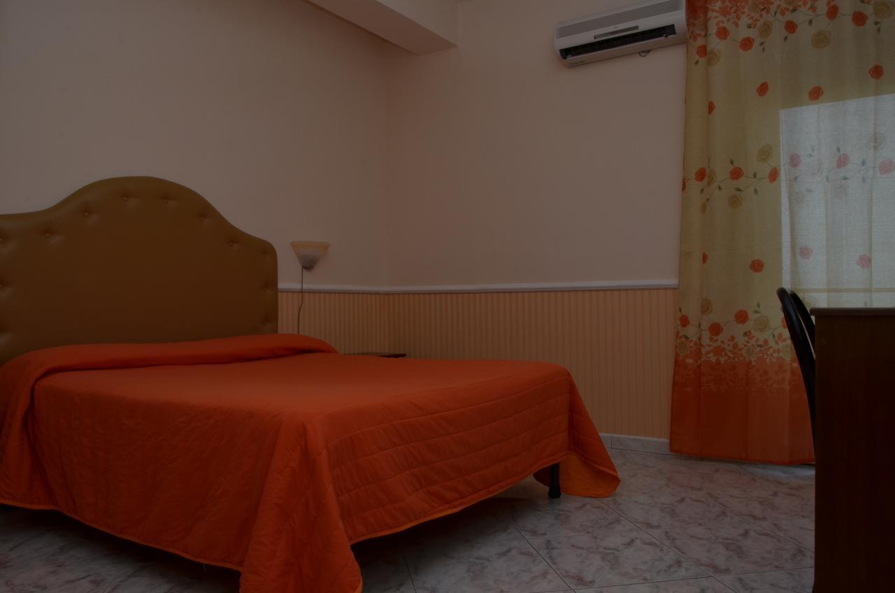 Hotel Stefany Лаго Патрия Стая снимка
