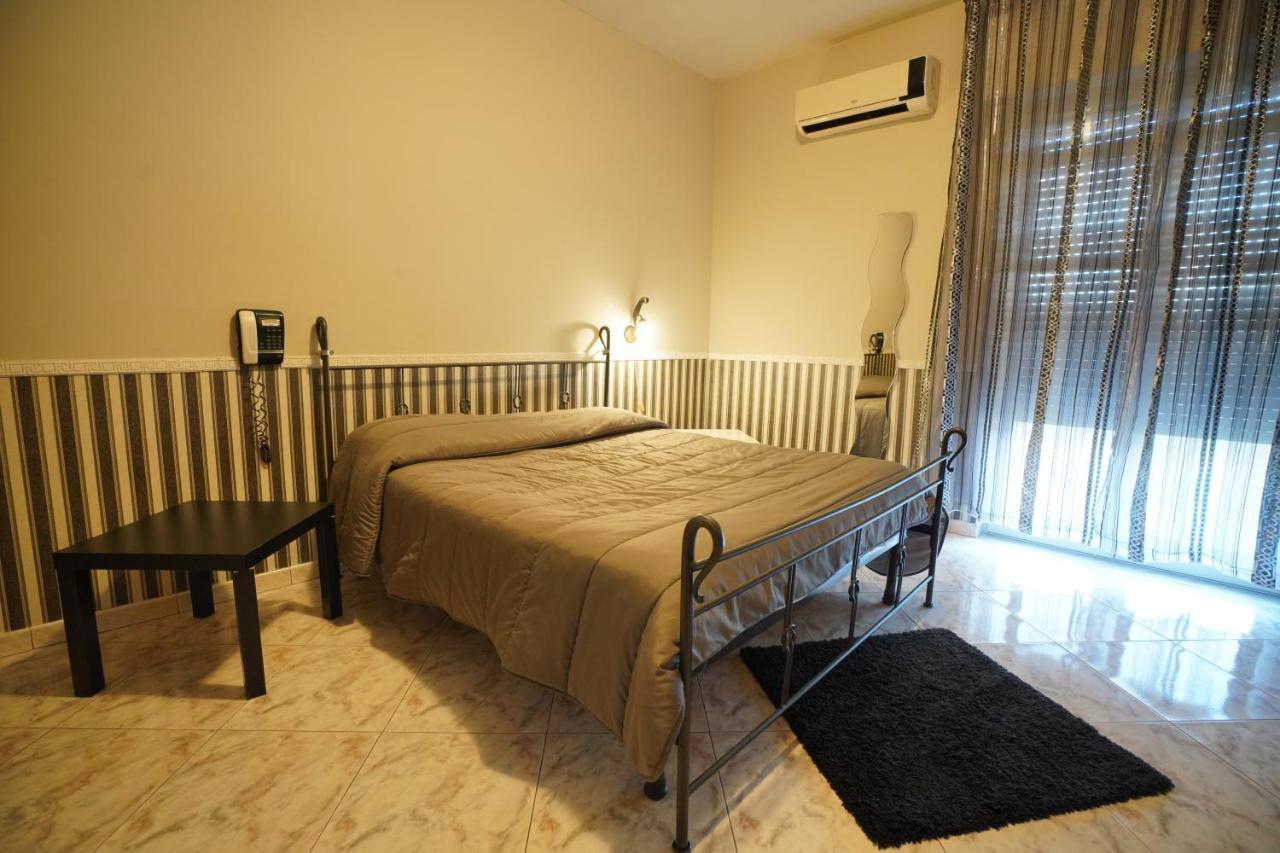 Hotel Stefany Лаго Патрия Екстериор снимка