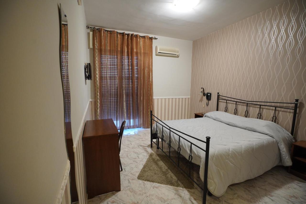 Hotel Stefany Лаго Патрия Екстериор снимка