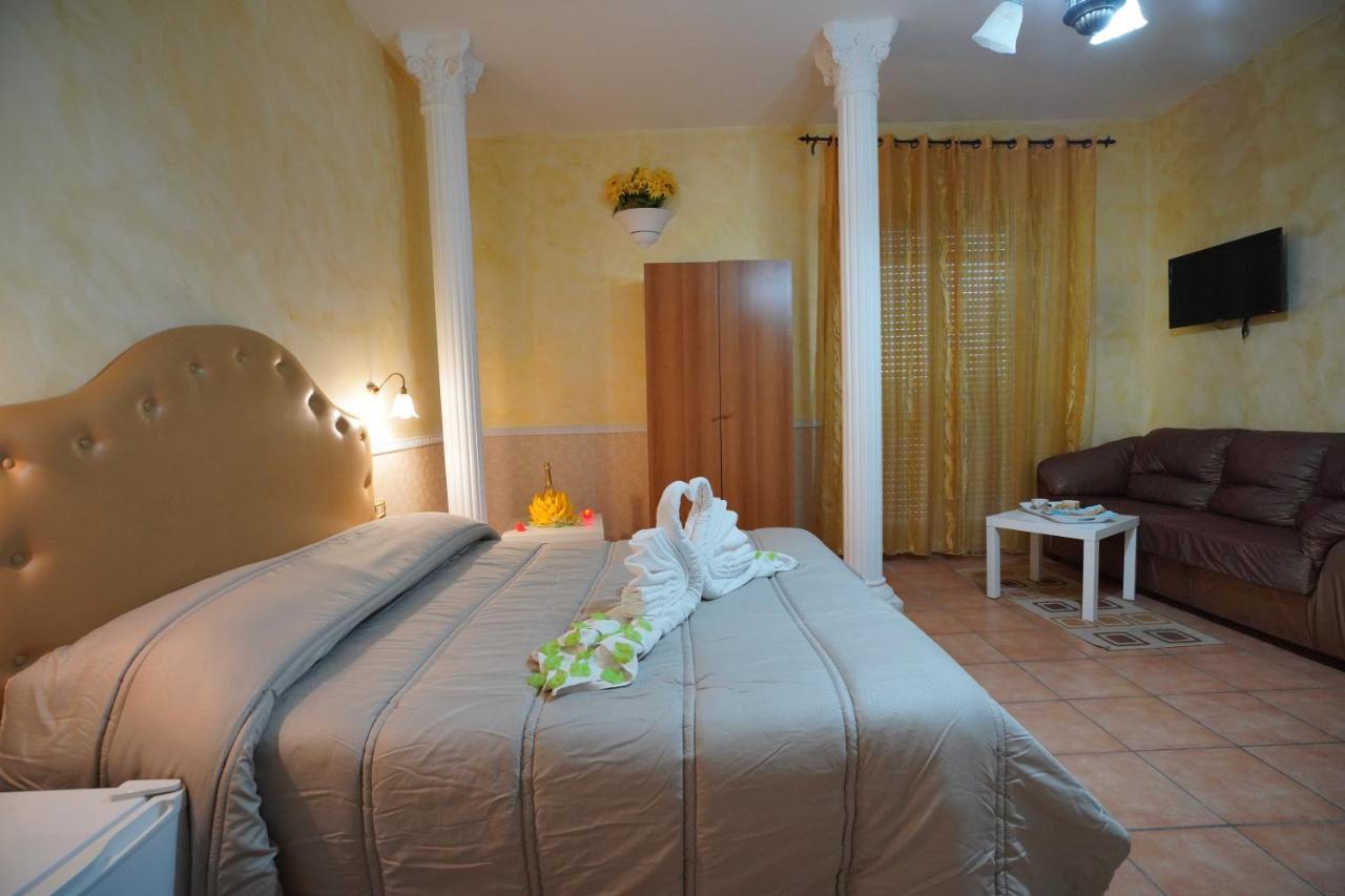 Hotel Stefany Лаго Патрия Екстериор снимка